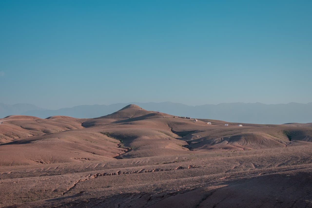 Cena al atardecer en el desierto de Agafay
